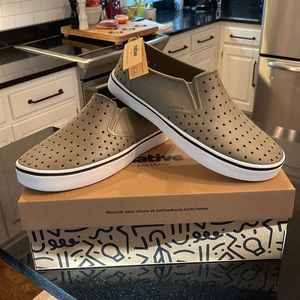 Native Miles boat shoes. Green. Size men’s 11